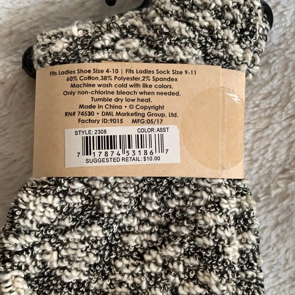 NWT 2 Pr. Ladies Crew Socks Legale & Adventure